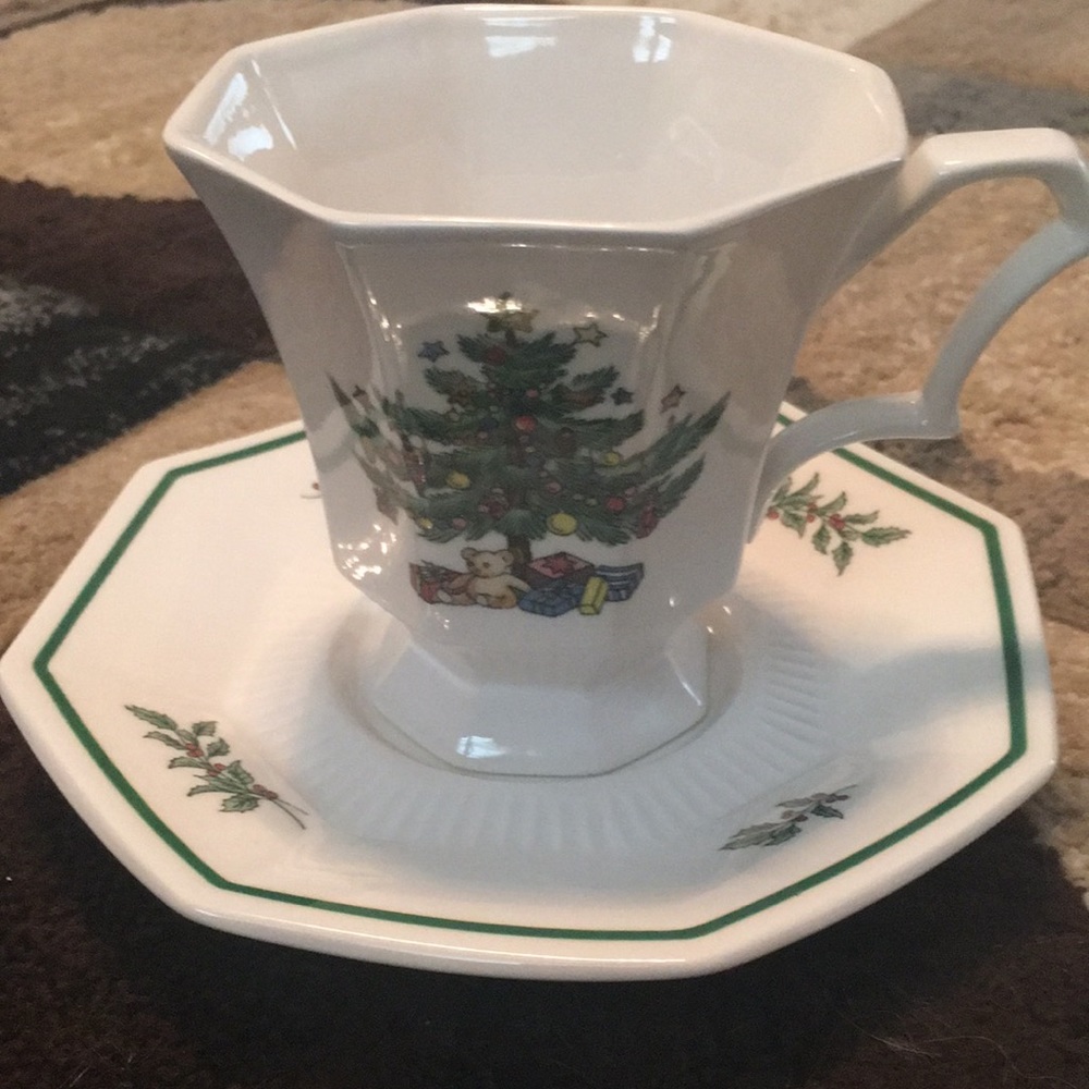 Nikko Christmastime  🎄 Cup and Saucer Set